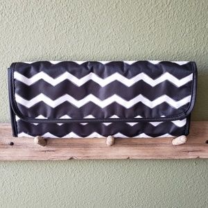 Thirty-One flat iron foldover - black chevron